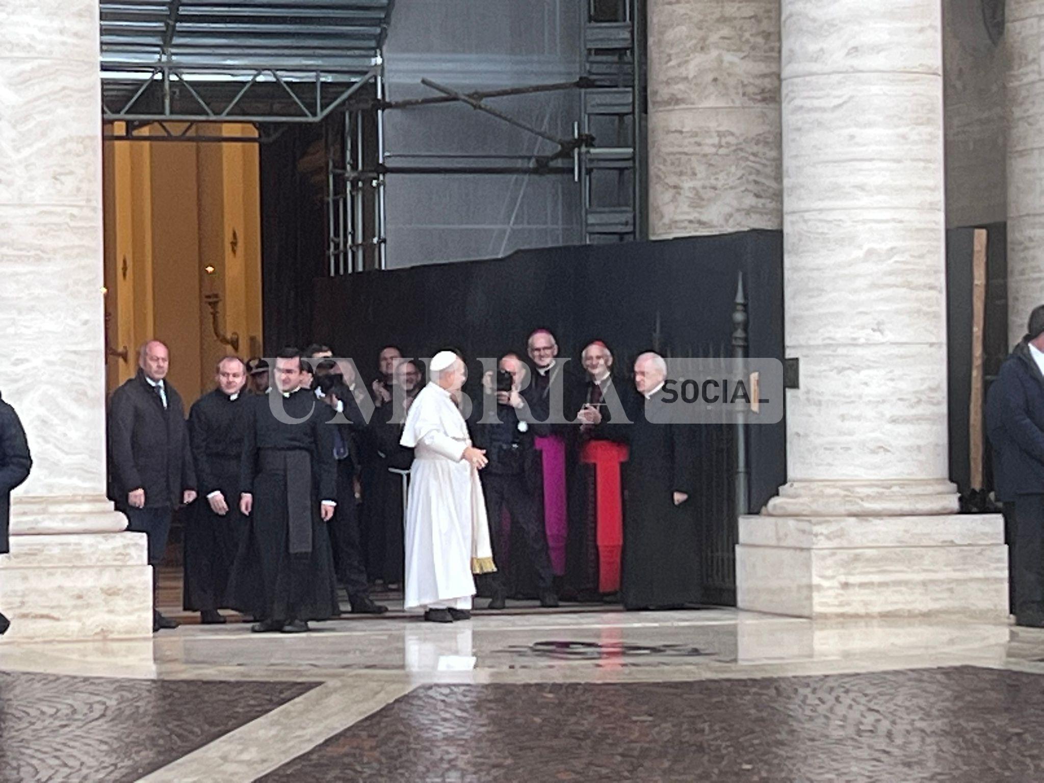 Papa Leone in Umbria: tra Assisi e Montefalco tanti fedeli per il Pontefice (foto) 92 Papa Leone in Umbria: tra Assisi e Montefalco tanti fedeli per il Pontefice (foto) 91