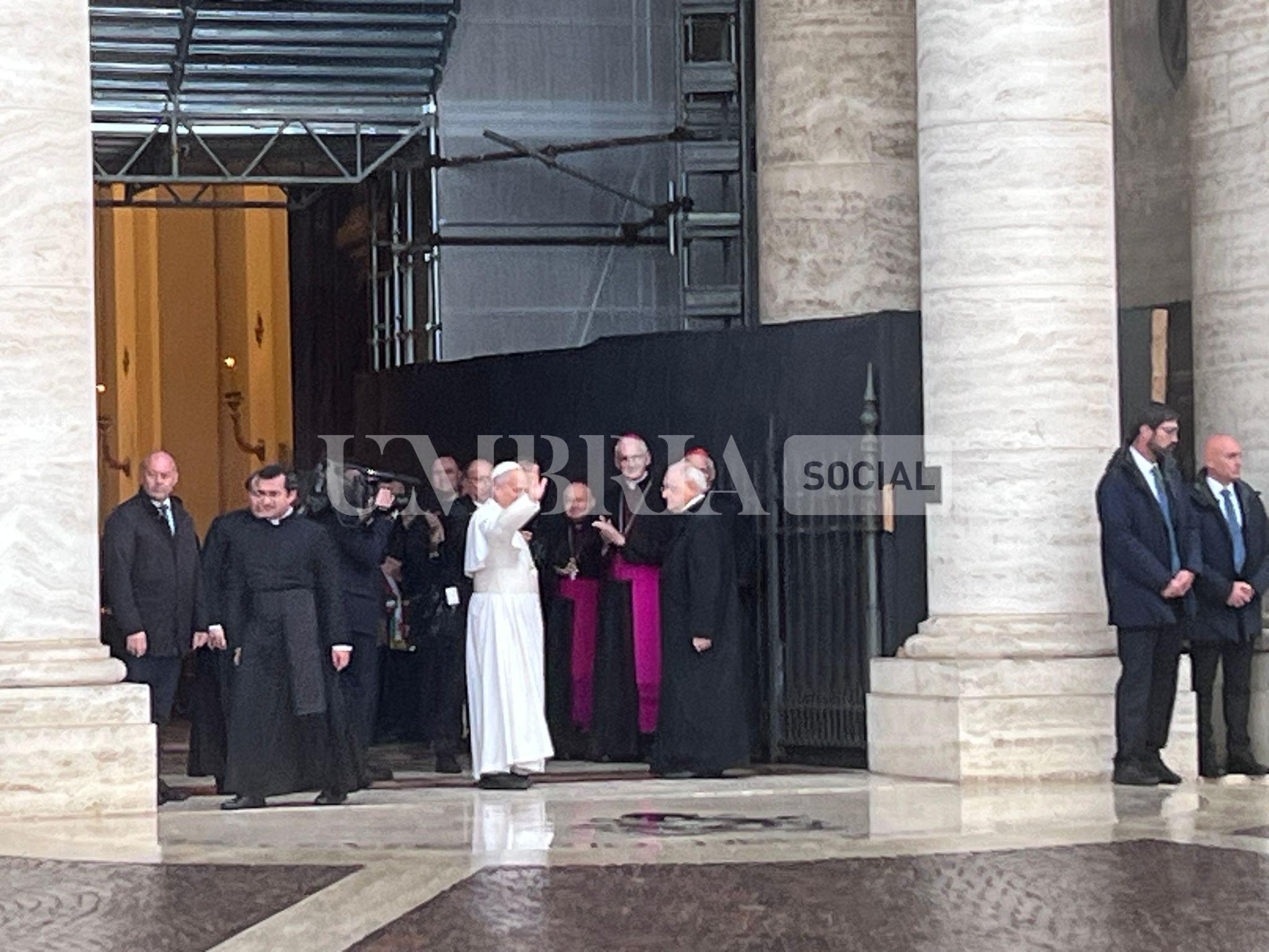 Papa Leone in Umbria: tra Assisi e Montefalco tanti fedeli per il Pontefice (foto) 96 Papa Leone in Umbria: tra Assisi e Montefalco tanti fedeli per il Pontefice (foto) 95