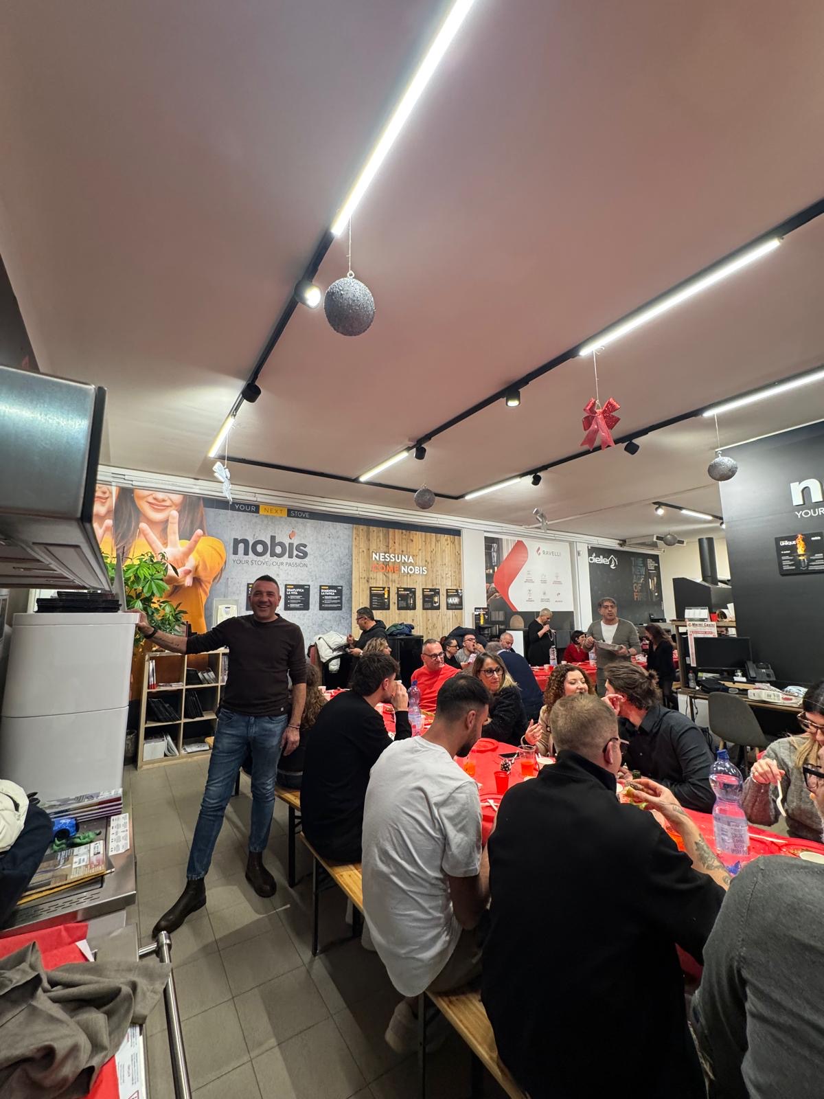 Lo showroom di Progetto Fuoco diventa ristorante per una sera (foto) 5