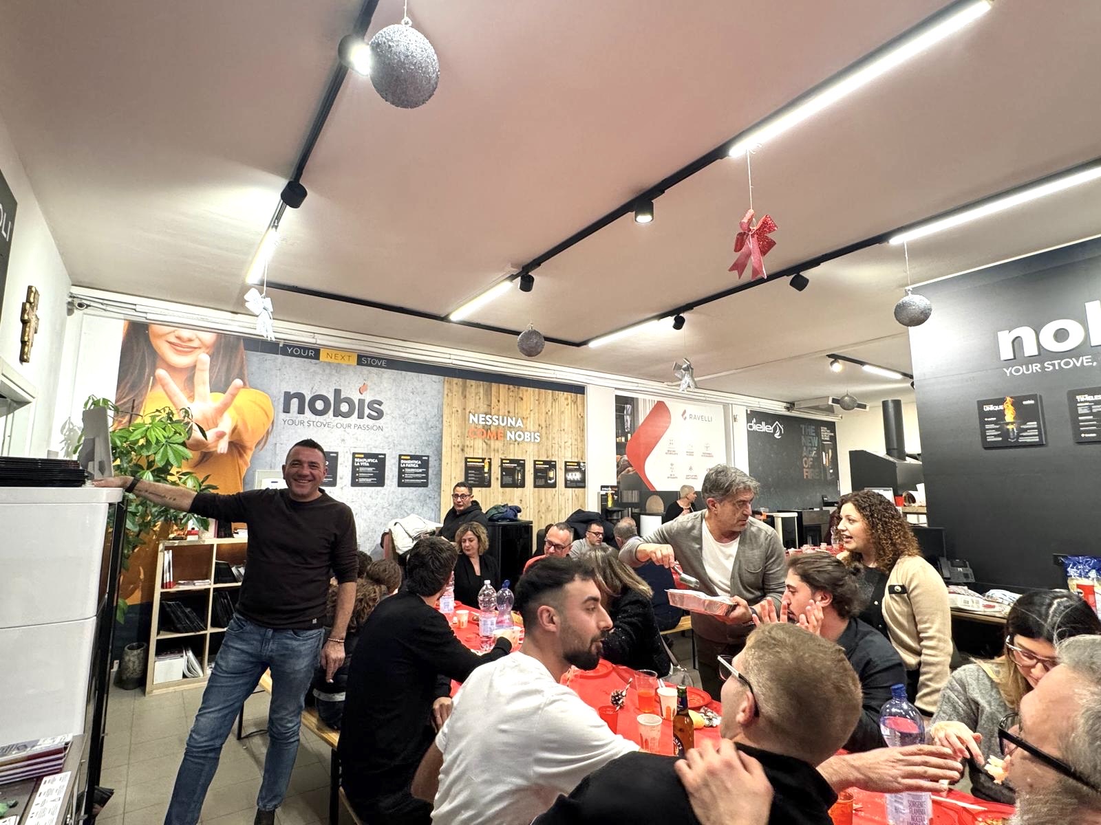 Lo showroom di Progetto Fuoco diventa ristorante per una sera (foto) 3