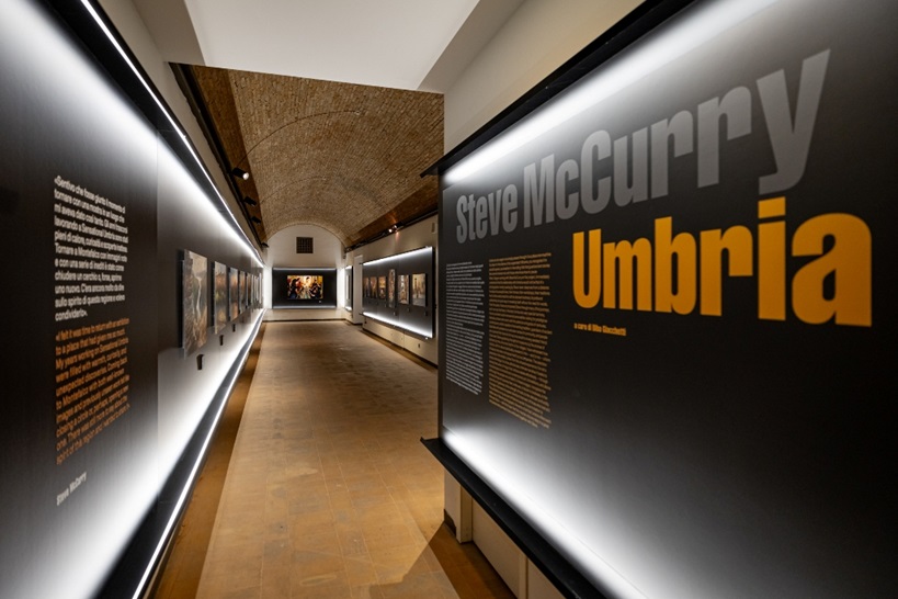 Steve McCurry torna in Umbria: la mostra a Montefalco 10 Steve McCurry torna in Umbria: la mostra a Montefalco 9