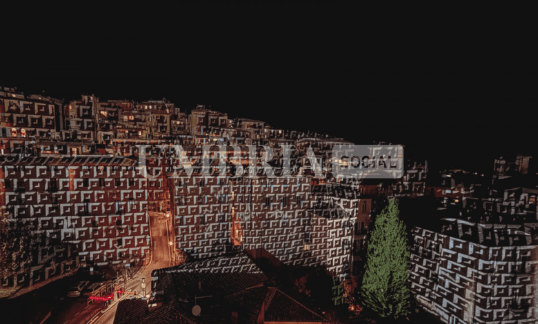 Perugia celebra il cioccolato con un videomapping da 30.000 metri quadrati 2 Perugia celebra il cioccolato con un videomapping da 30.000 metri quadrati 1