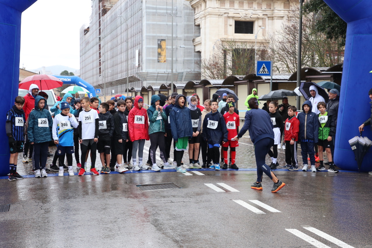 Gennaiola 2026: grande successo a Santa Maria degli Angeli. Trionfano Simon Kibet e Melissa Fracassini (foto+video) 13 Gennaiola 2026: grande successo a Santa Maria degli Angeli. Trionfano Simon Kibet e Melissa Fracassini (foto+video) 12