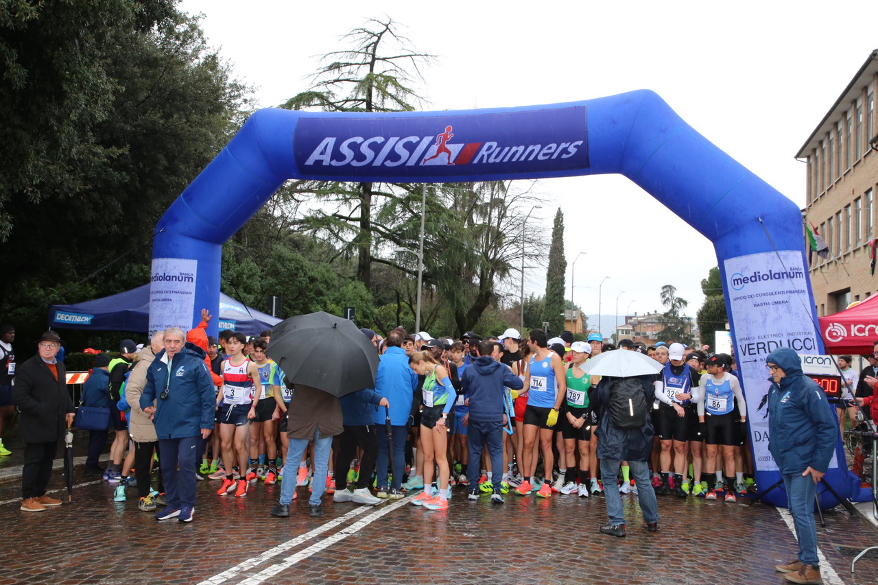 Gennaiola 2026: grande successo a Santa Maria degli Angeli. Trionfano Simon Kibet e Melissa Fracassini (foto+video) 39 Gennaiola 2026: grande successo a Santa Maria degli Angeli. Trionfano Simon Kibet e Melissa Fracassini (foto+video) 38