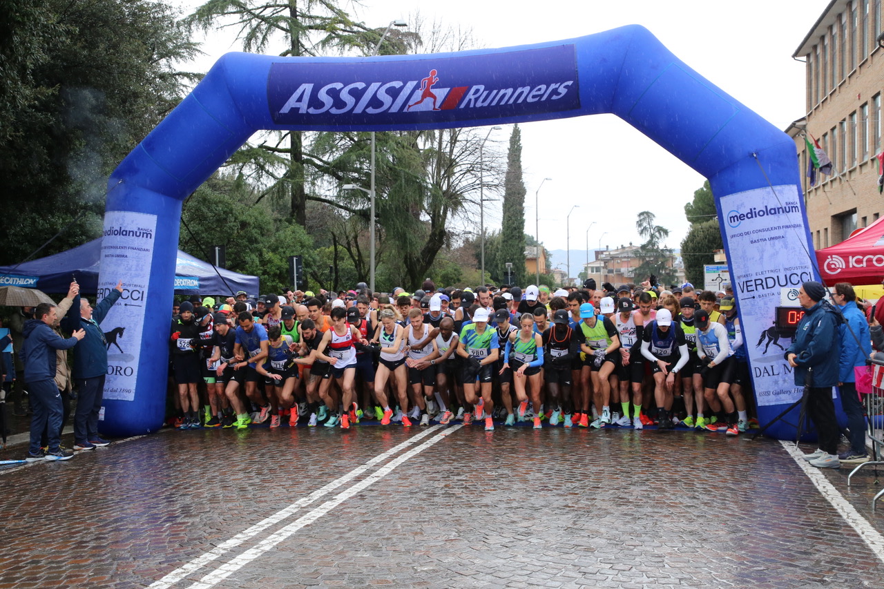 Gennaiola 2026: grande successo a Santa Maria degli Angeli. Trionfano Simon Kibet e Melissa Fracassini (foto+video) 47 Gennaiola 2026: grande successo a Santa Maria degli Angeli. Trionfano Simon Kibet e Melissa Fracassini (foto+video) 46