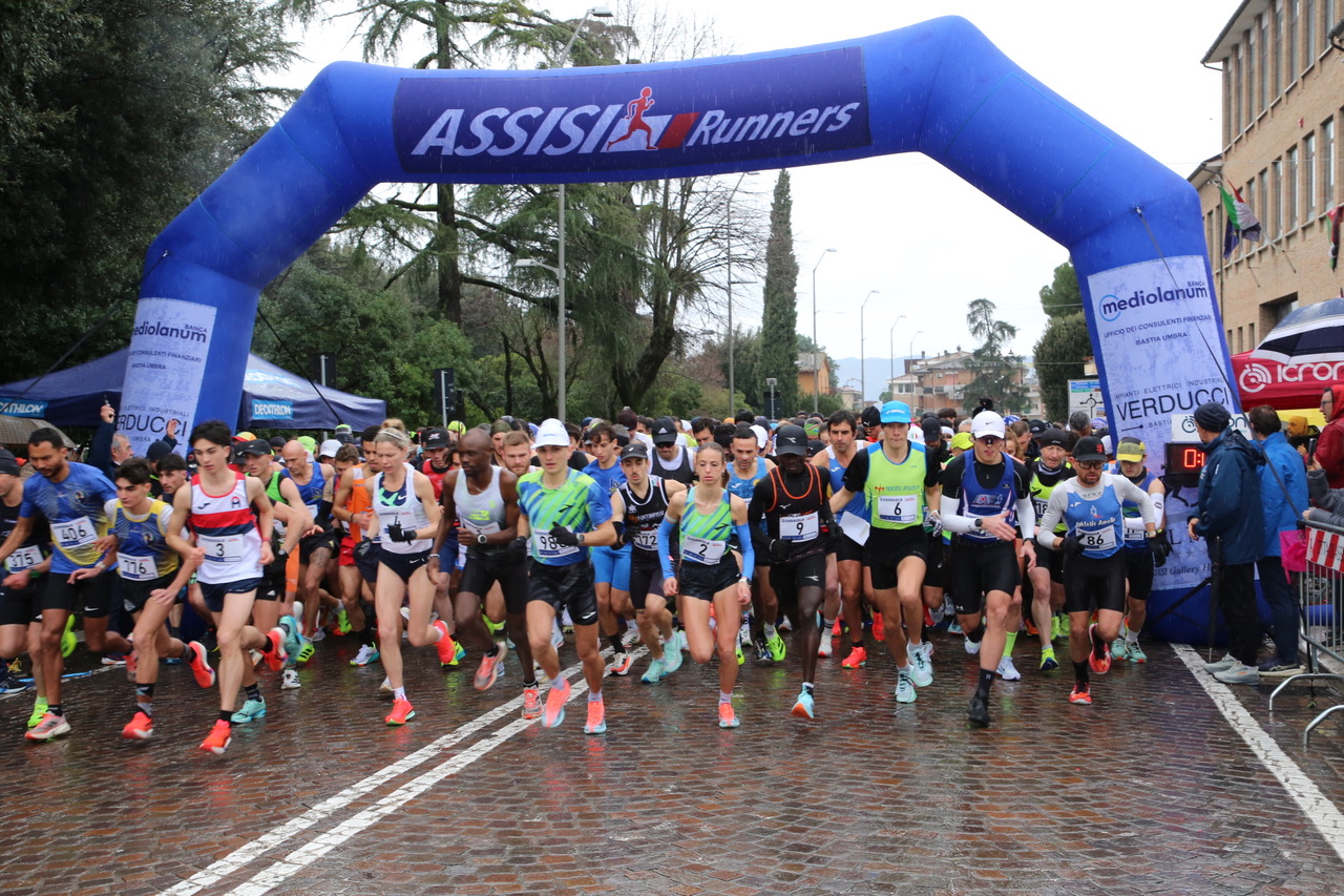 Gennaiola 2026: grande successo a Santa Maria degli Angeli. Trionfano Simon Kibet e Melissa Fracassini (foto+video) 49 Gennaiola 2026: grande successo a Santa Maria degli Angeli. Trionfano Simon Kibet e Melissa Fracassini (foto+video) 48