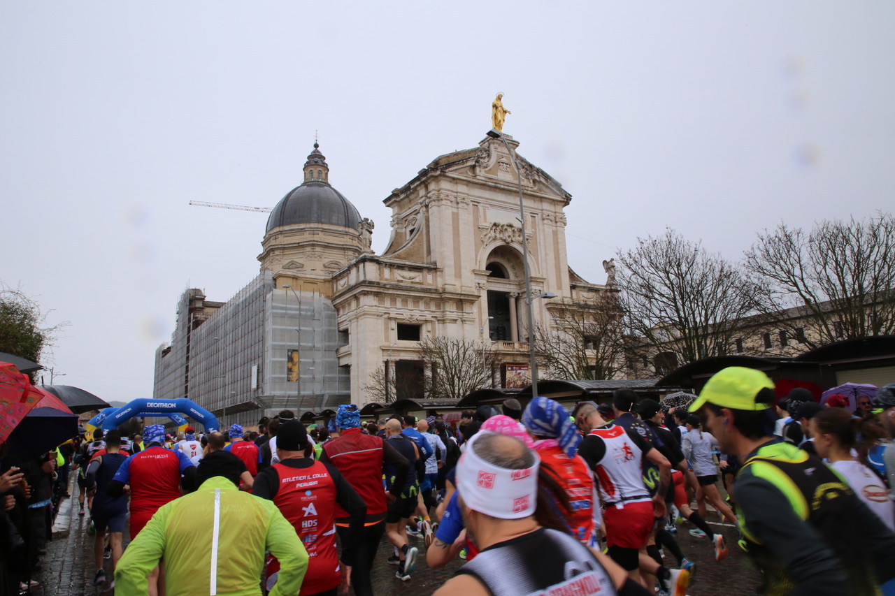 Gennaiola 2026: grande successo a Santa Maria degli Angeli. Trionfano Simon Kibet e Melissa Fracassini (foto+video) 51 Gennaiola 2026: grande successo a Santa Maria degli Angeli. Trionfano Simon Kibet e Melissa Fracassini (foto+video) 50