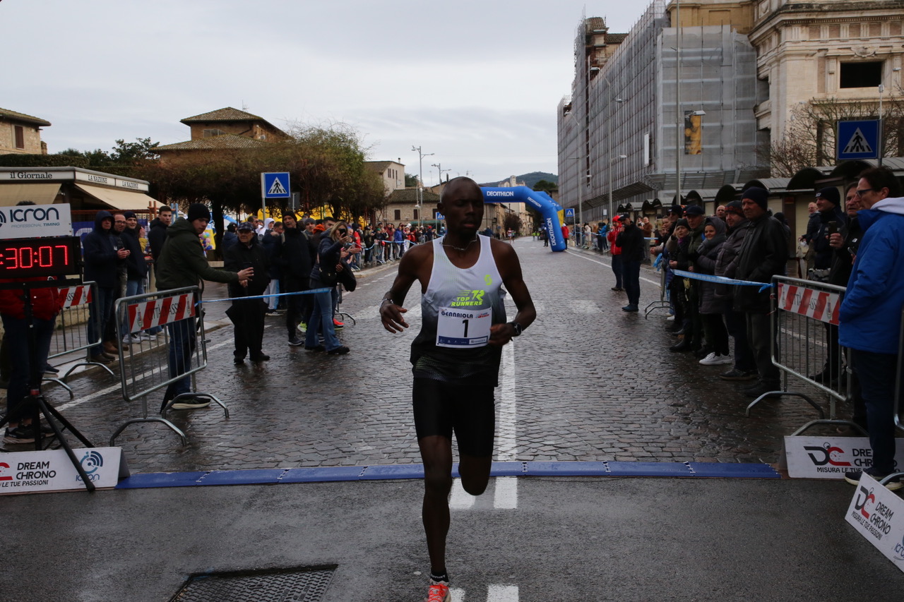 Gennaiola 2026: grande successo a Santa Maria degli Angeli. Trionfano Simon Kibet e Melissa Fracassini (foto+video) 67 Gennaiola 2026: grande successo a Santa Maria degli Angeli. Trionfano Simon Kibet e Melissa Fracassini (foto+video) 66