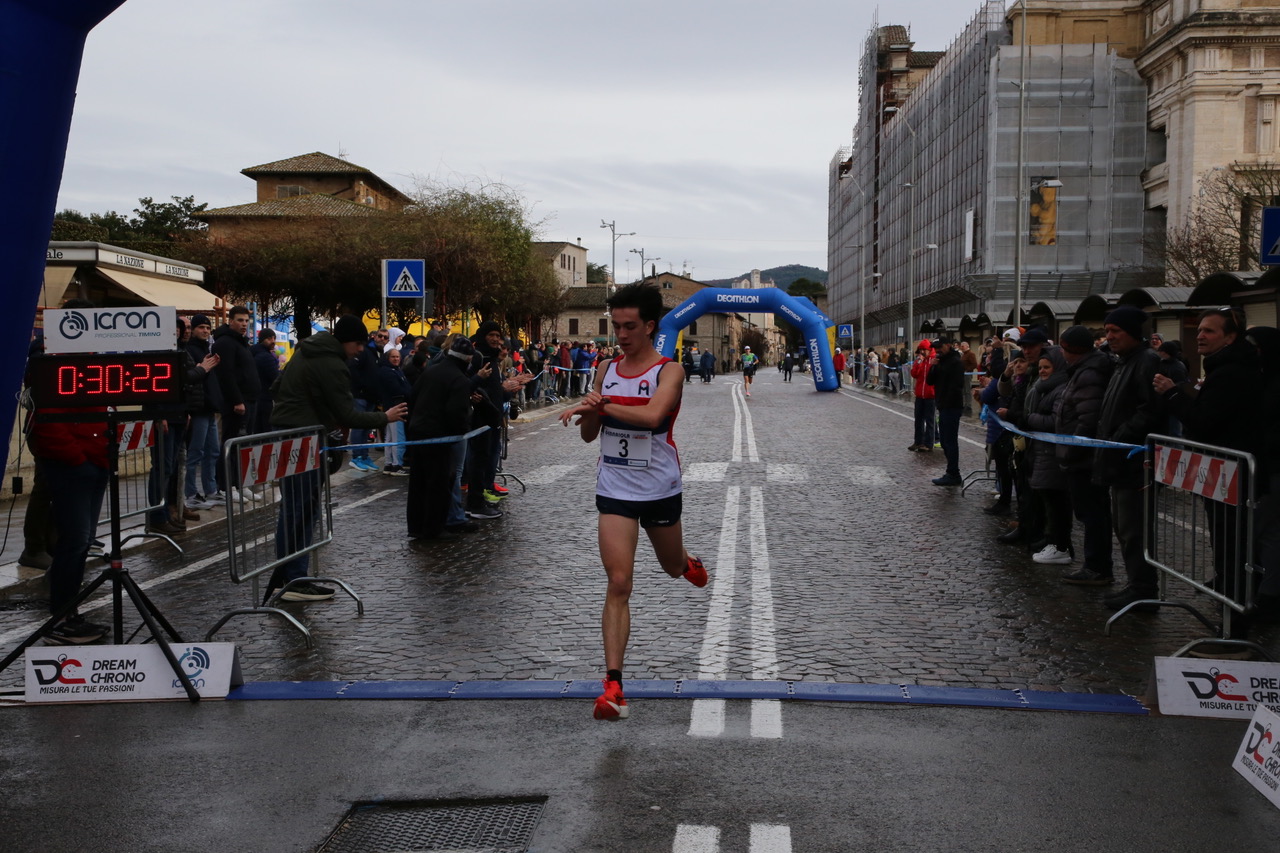 Gennaiola 2026: grande successo a Santa Maria degli Angeli. Trionfano Simon Kibet e Melissa Fracassini (foto+video) 69 Gennaiola 2026: grande successo a Santa Maria degli Angeli. Trionfano Simon Kibet e Melissa Fracassini (foto+video) 68