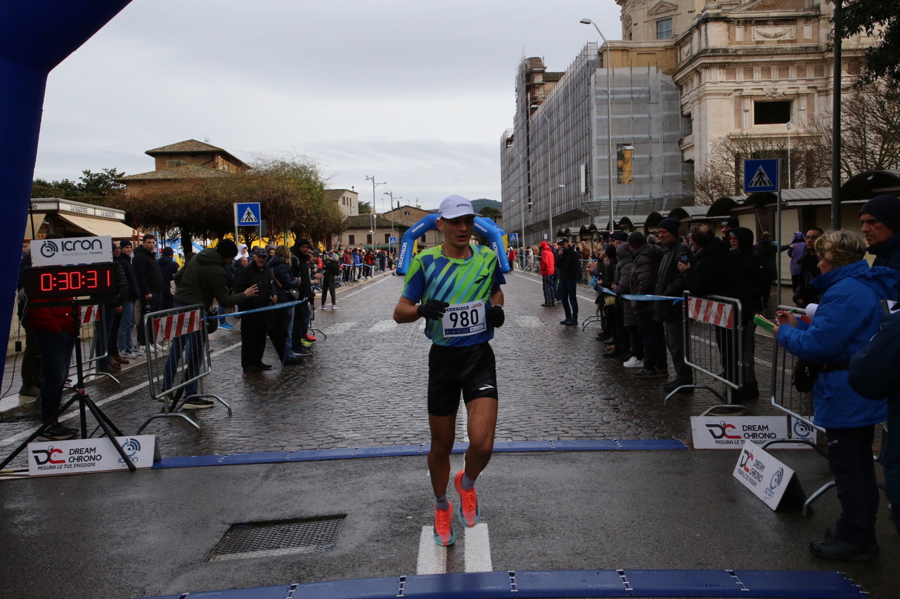 Gennaiola 2026: grande successo a Santa Maria degli Angeli. Trionfano Simon Kibet e Melissa Fracassini (foto+video) 71 Gennaiola 2026: grande successo a Santa Maria degli Angeli. Trionfano Simon Kibet e Melissa Fracassini (foto+video) 70