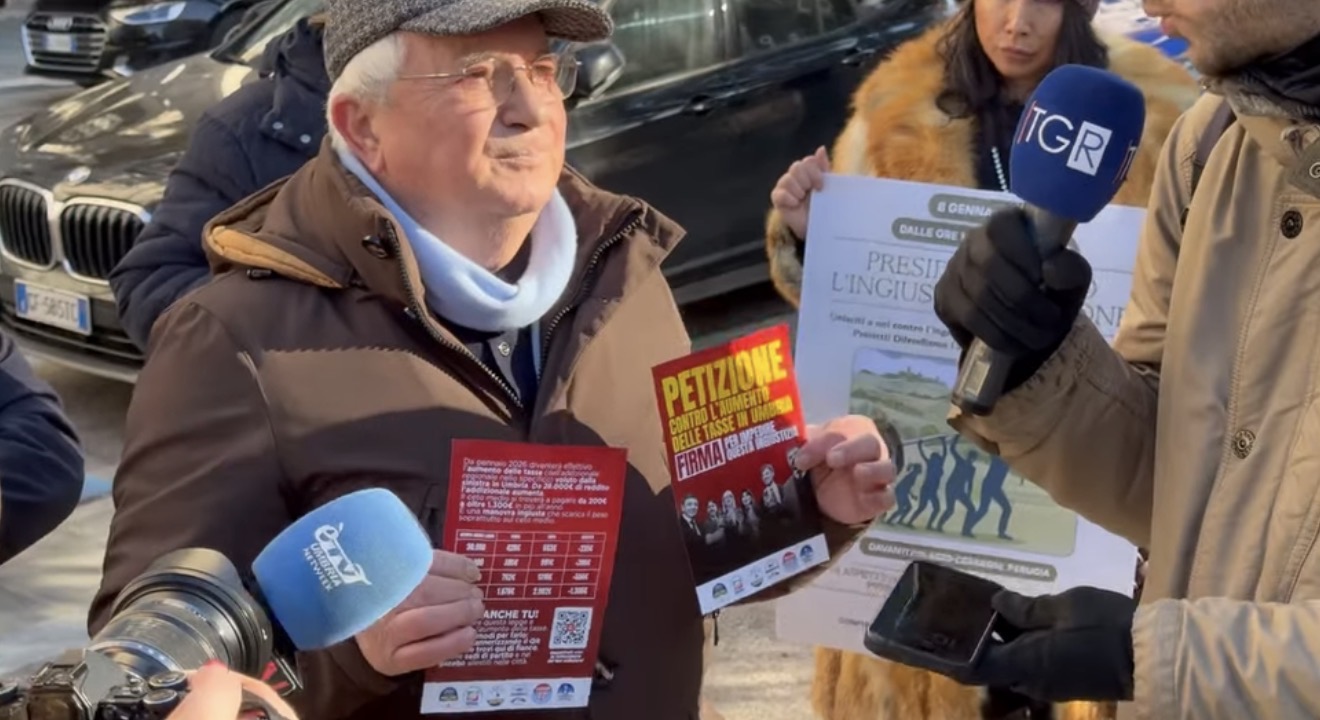 Tensione in Consiglio regionale e proteste a palazzo Cesaroni contro il rincaro fiscale (foto) 6 Tensione in Consiglio regionale e proteste a palazzo Cesaroni contro il rincaro fiscale (foto) 5