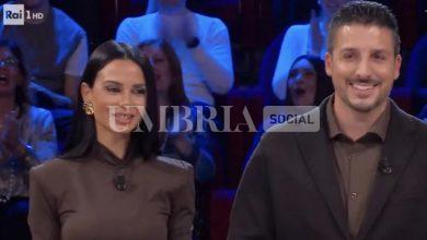 Affari Tuoi, Ivan ed Elisa protagonisti: l’Umbria vince 35mila euro tra emozioni e scelte decisive 10 Affari Tuoi, Ivan ed Elisa protagonisti: l’Umbria vince 35mila euro tra emozioni e scelte decisive 9