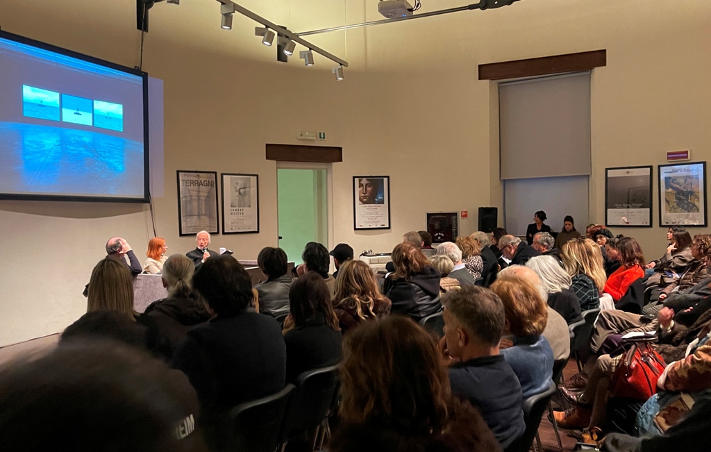 “Interregnum” di Adrian Paci: il popolo al centro della memoria collettiva a Foligno 14 “Interregnum” di Adrian Paci: il popolo al centro della memoria collettiva a Foligno 13