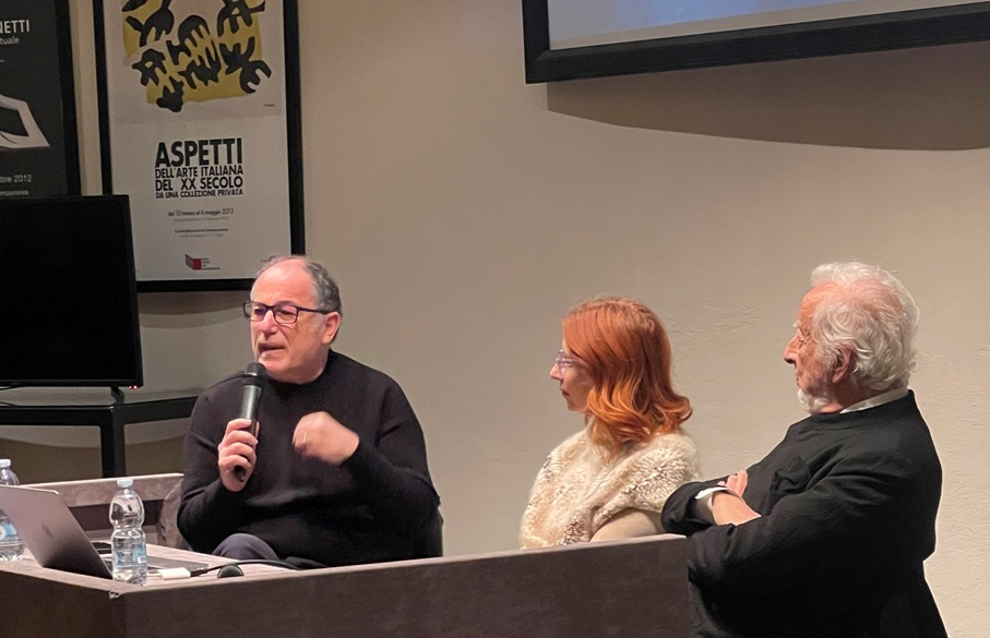 “Interregnum” di Adrian Paci: il popolo al centro della memoria collettiva a Foligno 16 “Interregnum” di Adrian Paci: il popolo al centro della memoria collettiva a Foligno 15