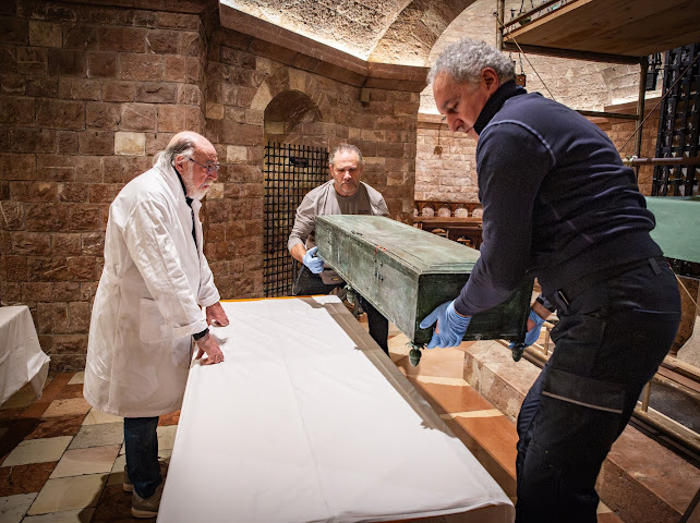 Ottavo centenario del Transito di San Francesco, al via l’ostensione delle spoglie mortali del Poverello (foto) 6 Ottavo centenario del Transito di San Francesco, al via l’ostensione delle spoglie mortali del Poverello (foto) 5