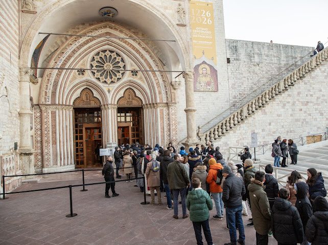 Ostensione delle spoglie mortali di San Francesco, chiusa la prima giornata: numeri da record (foto) 18 Ostensione delle spoglie mortali di San Francesco, chiusa la prima giornata: numeri da record (foto) 17