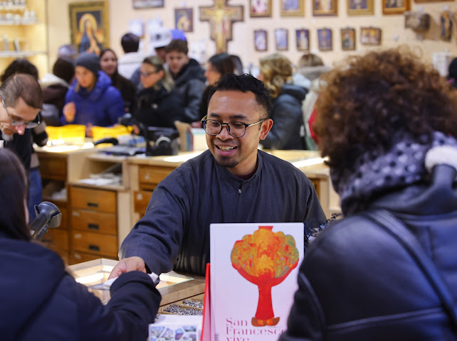 Ostensione delle spoglie mortali di San Francesco, chiusa la prima giornata: numeri da record (foto) 40 Ostensione delle spoglie mortali di San Francesco, chiusa la prima giornata: numeri da record (foto) 39