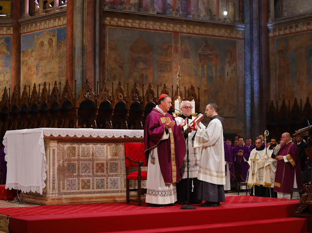 Ostensione delle spoglie mortali di San Francesco, chiusa la prima giornata: numeri da record (foto) 46 Ostensione delle spoglie mortali di San Francesco, chiusa la prima giornata: numeri da record (foto) 45