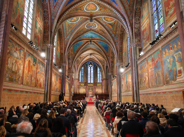 Ostensione delle spoglie mortali di San Francesco, chiusa la prima giornata: numeri da record (foto) 52 Ostensione delle spoglie mortali di San Francesco, chiusa la prima giornata: numeri da record (foto) 51