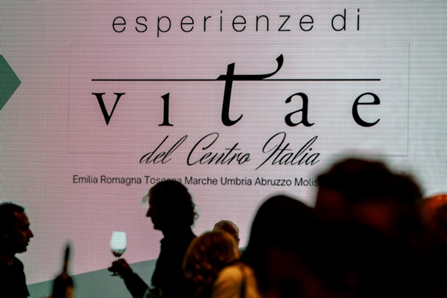 Perugia ospita “Esperienze di Vitae del Centro Italia”: vini, degustazioni e premi 10 Perugia ospita “Esperienze di Vitae del Centro Italia”: vini, degustazioni e premi 9