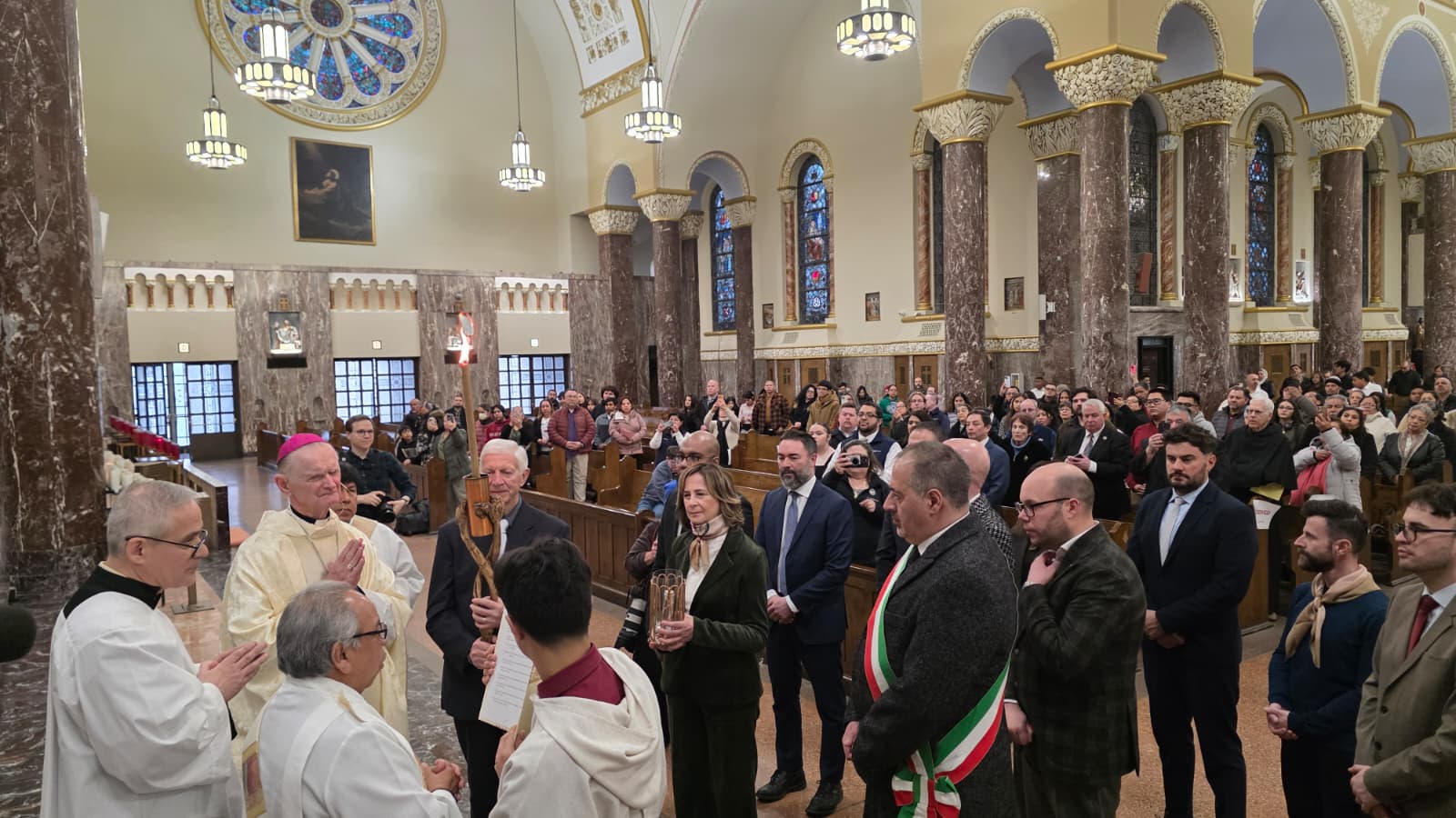Chicago accende la Fiaccola della Pace e del Perdono in onore di Santa Rita 4 Chicago accende la Fiaccola della Pace e del Perdono in onore di Santa Rita 3