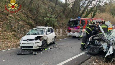 Perugia, incidente frontale in Strada Ponte D’Oddi: tre persone estratte dalle lamiere (foto) 3