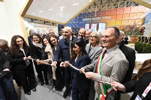 Antonio Forini inaugura la sua prima Agriumbria. Il mondo agrozootecnico nazionale si ritrova in Umbria (foto+video) 8