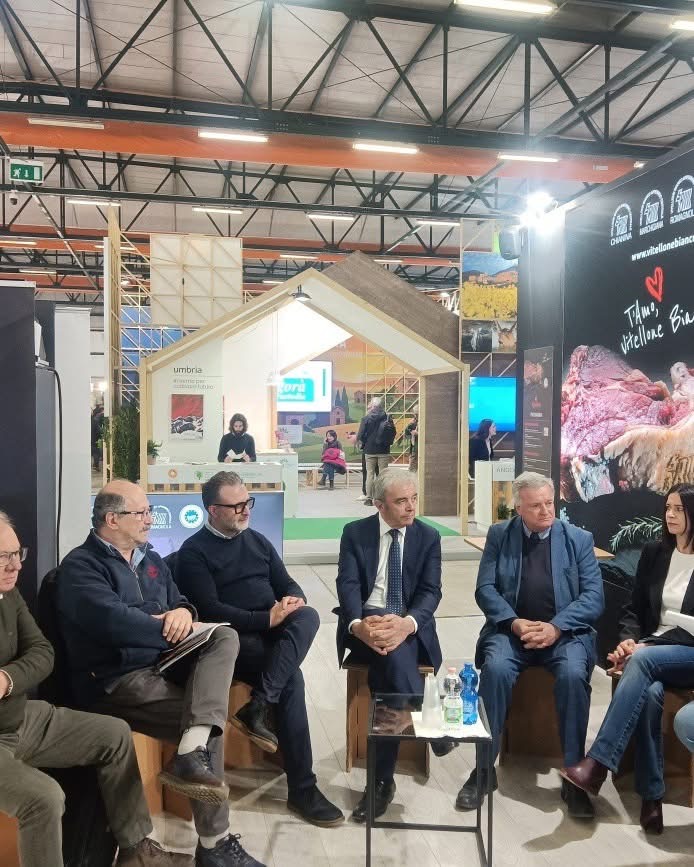 Agriumbria casa dell'agricoltura italiana. Successo confermato nonostante un meteo invernale, soprattutto il venerdì (foto) 24 Agriumbria casa dell'agricoltura italiana. Successo confermato nonostante un meteo invernale, soprattutto il venerdì (foto) 23