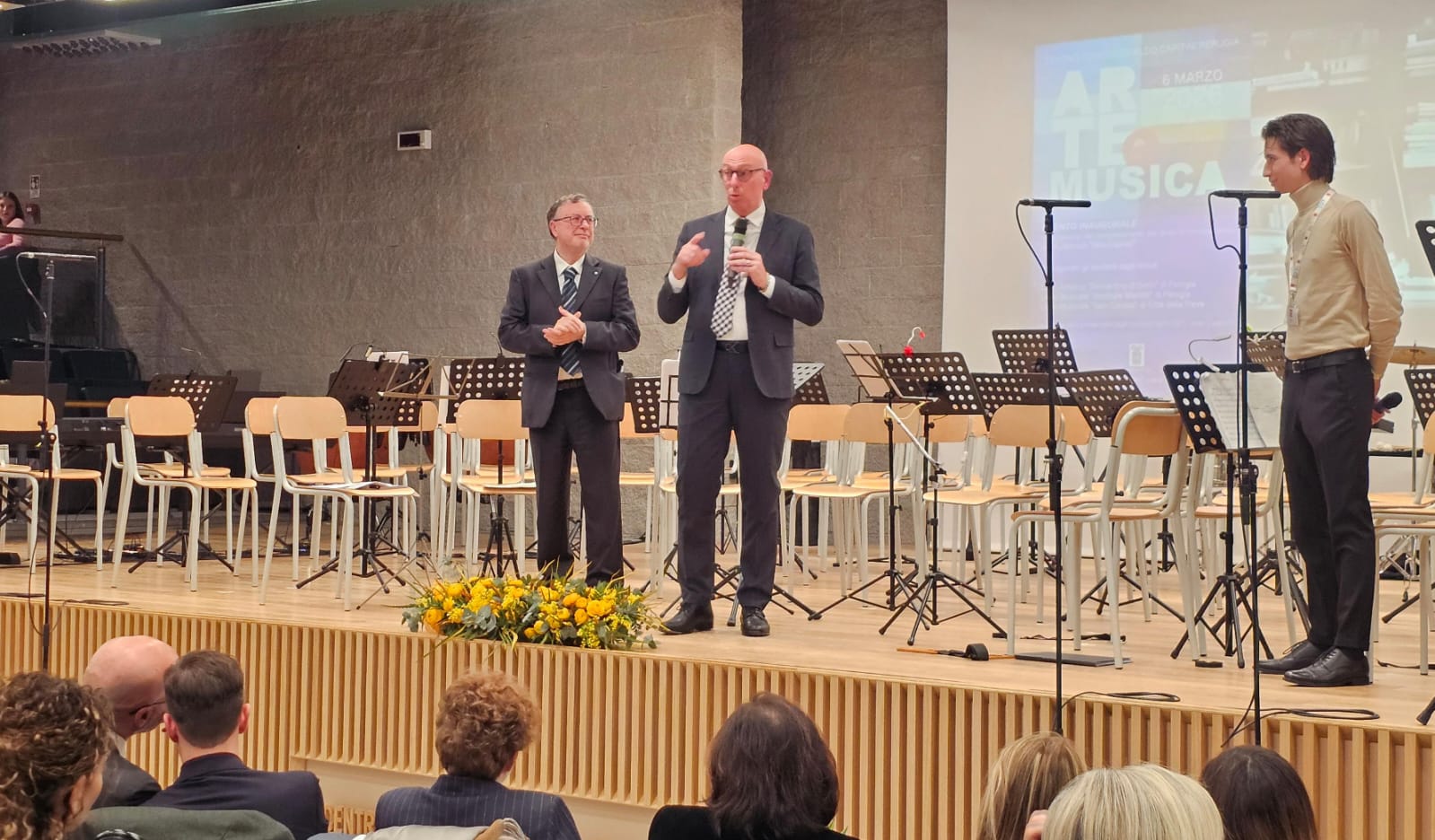 Riapre il Centro Congressi “Aldo Capitini”: arte, musica e partecipazione 26 Riapre il Centro Congressi “Aldo Capitini”: arte, musica e partecipazione 25