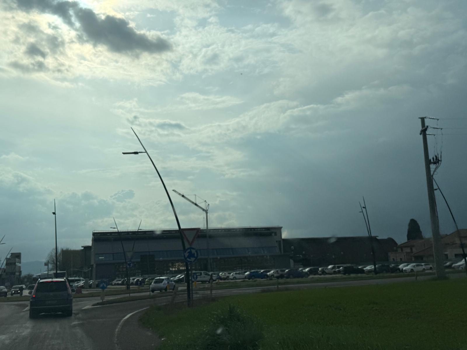 Assisi invasa dai pellegrini per l’ostensione di San Francesco: traffico nel caos nell’area del Vescovado (foto) 22 Assisi invasa dai pellegrini per l’ostensione di San Francesco: traffico nel caos nell’area del Vescovado (foto) 21