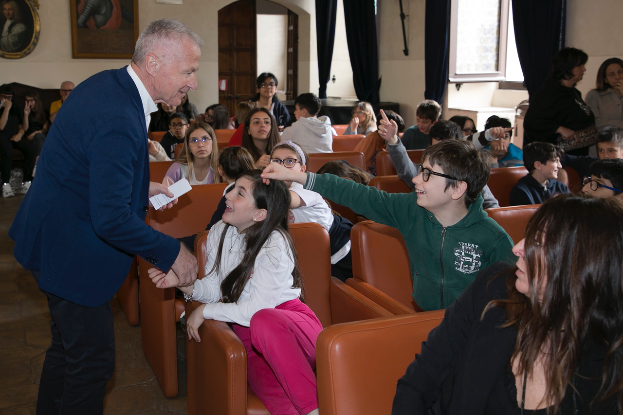 Calendimaggio e Premio Lampone 2026, trionfano le scuole: ad Assisi premiata la creatività dei più giovani (foto) 11