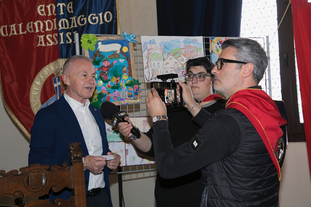 Calendimaggio e Premio Lampone 2026, trionfano le scuole: ad Assisi premiata la creatività dei più giovani (foto) 13