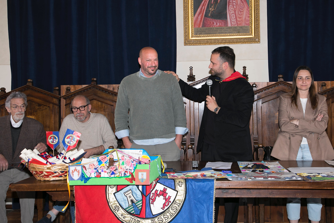 Calendimaggio e Premio Lampone 2026, trionfano le scuole: ad Assisi premiata la creatività dei più giovani (foto) 31
