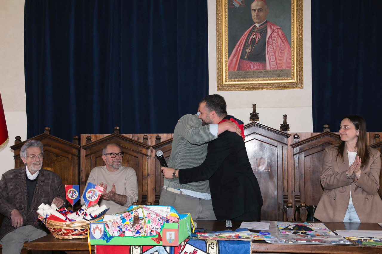 Calendimaggio e Premio Lampone 2026, trionfano le scuole: ad Assisi premiata la creatività dei più giovani (foto) 33