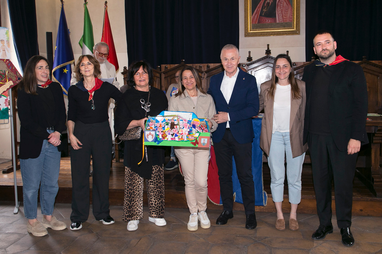Calendimaggio e Premio Lampone 2026, trionfano le scuole: ad Assisi premiata la creatività dei più giovani (foto) 35