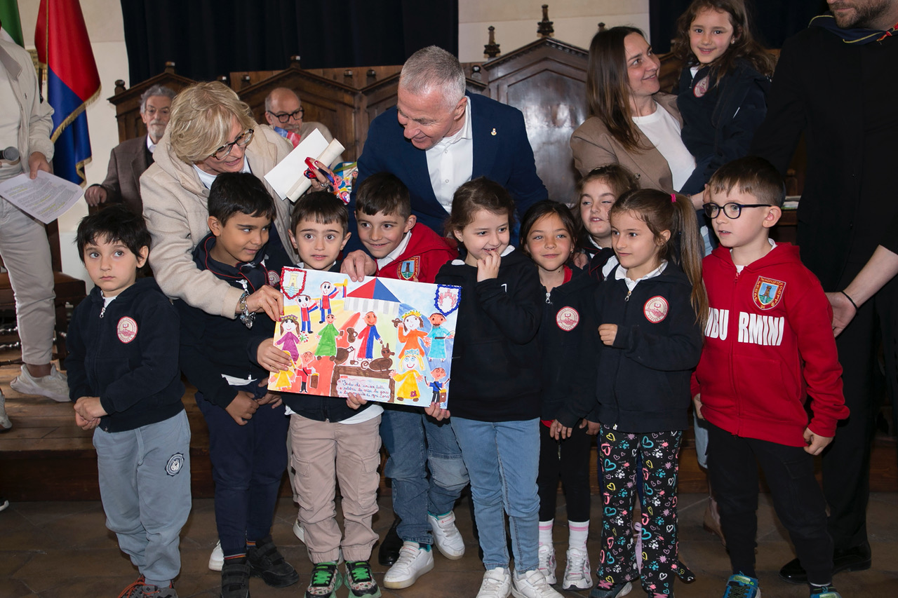 Calendimaggio e Premio Lampone 2026, trionfano le scuole: ad Assisi premiata la creatività dei più giovani (foto) 39