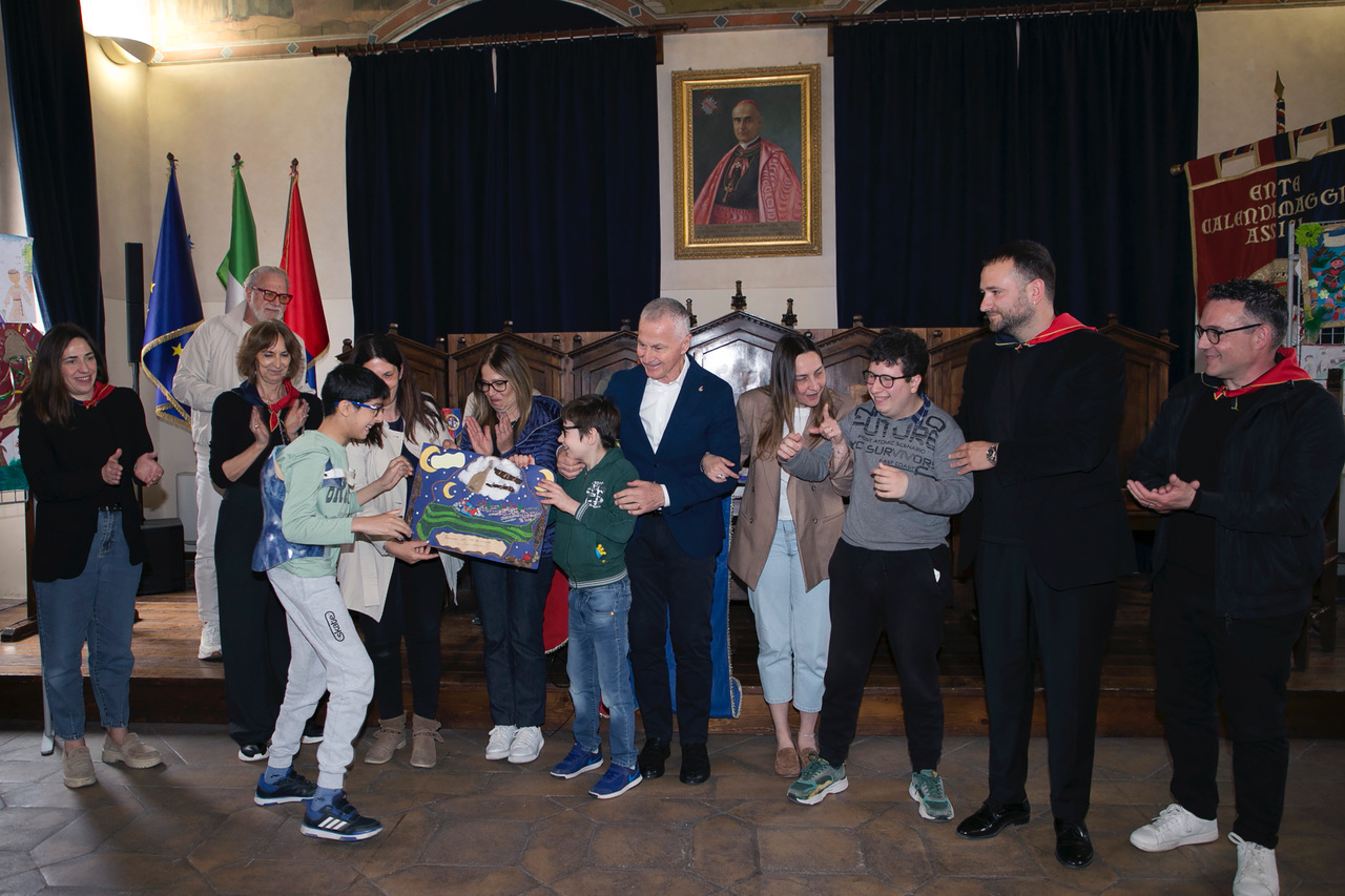 Calendimaggio e Premio Lampone 2026, trionfano le scuole: ad Assisi premiata la creatività dei più giovani (foto) 45