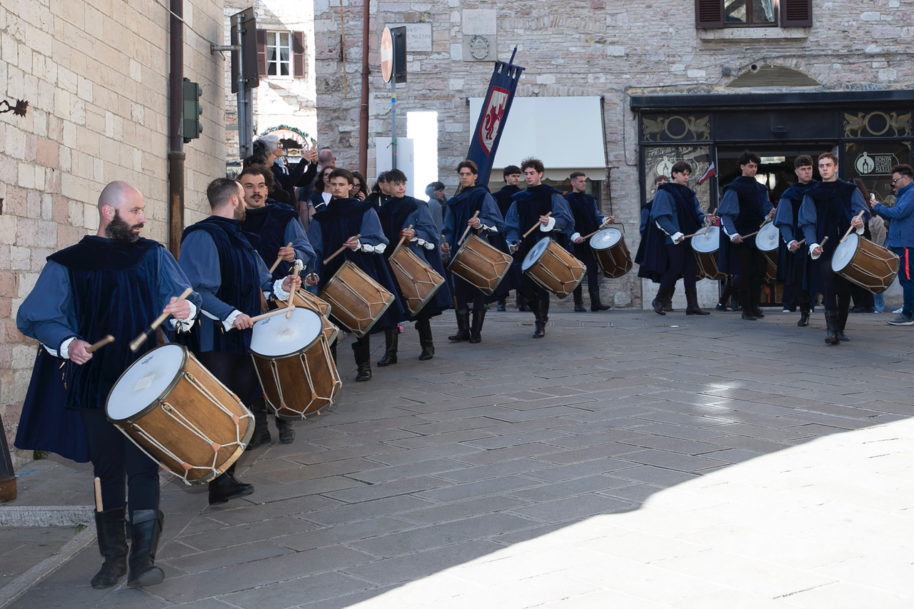 Calendimaggio di Assisi, svelate le Madonne Primavera: al via la Festa (foto+video) 5 Calendimaggio di Assisi, svelate le Madonne Primavera: al via la Festa (foto+video) 4