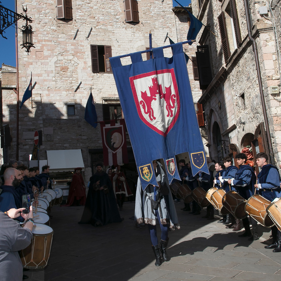 Calendimaggio di Assisi, svelate le Madonne Primavera: al via la Festa (foto+video) 7 Calendimaggio di Assisi, svelate le Madonne Primavera: al via la Festa (foto+video) 6