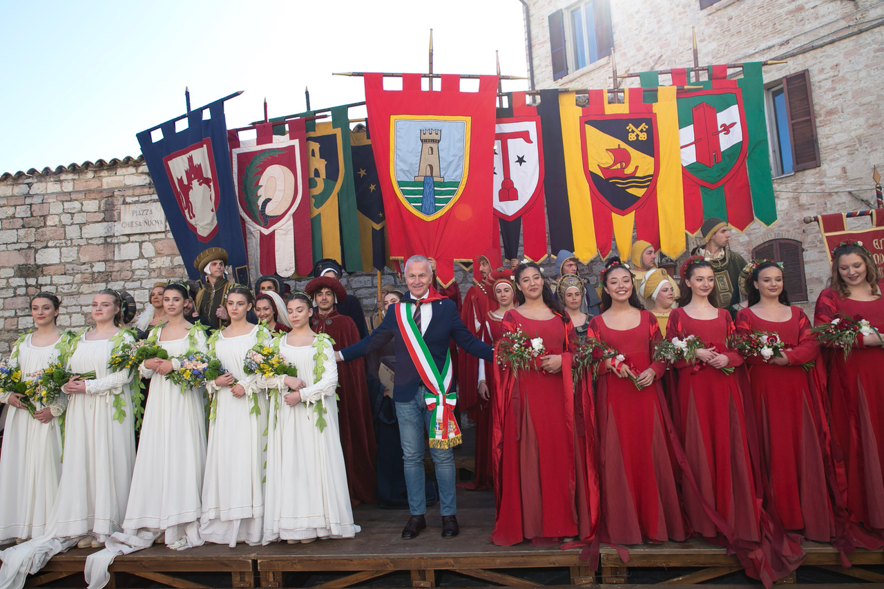 Calendimaggio di Assisi, svelate le Madonne Primavera: al via la Festa (foto+video) 13 Calendimaggio di Assisi, svelate le Madonne Primavera: al via la Festa (foto+video) 12