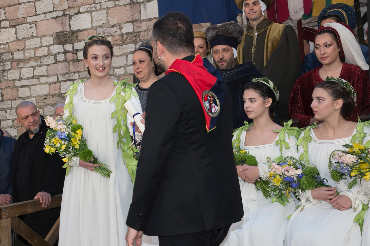 Calendimaggio di Assisi, svelate le Madonne Primavera: al via la Festa (foto+video) 21 Calendimaggio di Assisi, svelate le Madonne Primavera: al via la Festa (foto+video) 20