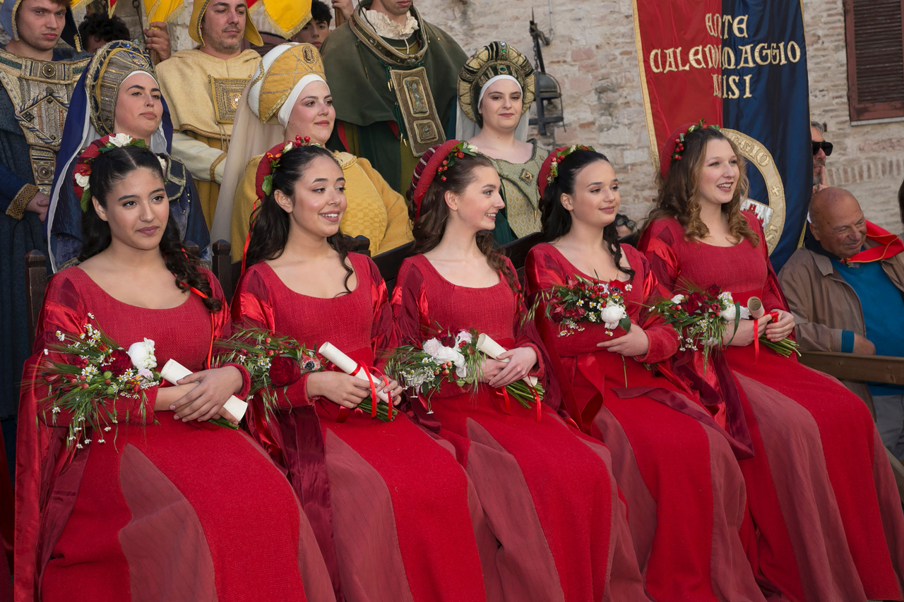 Calendimaggio di Assisi, svelate le Madonne Primavera: al via la Festa (foto+video) 29 Calendimaggio di Assisi, svelate le Madonne Primavera: al via la Festa (foto+video) 28