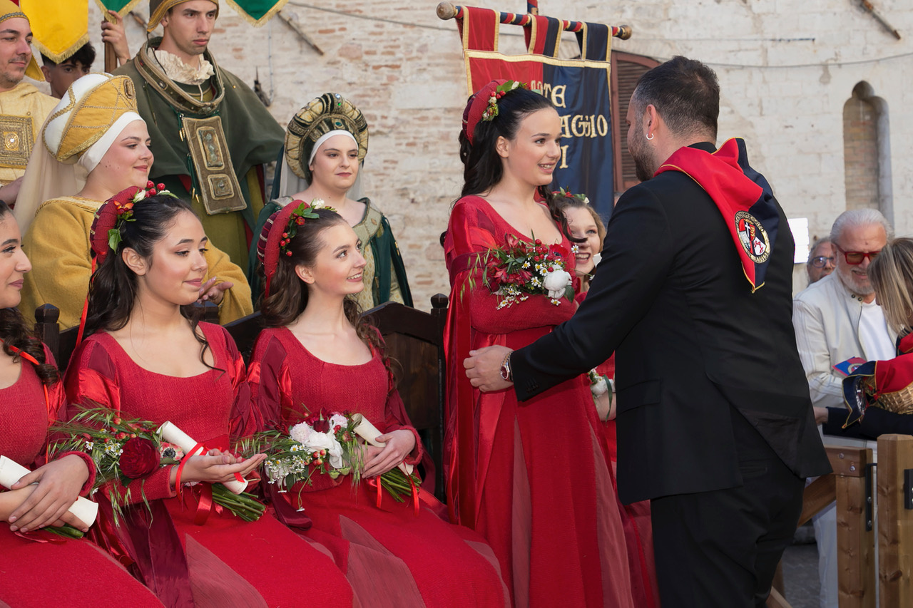 Calendimaggio di Assisi, svelate le Madonne Primavera: al via la Festa (foto+video) 33 Calendimaggio di Assisi, svelate le Madonne Primavera: al via la Festa (foto+video) 32