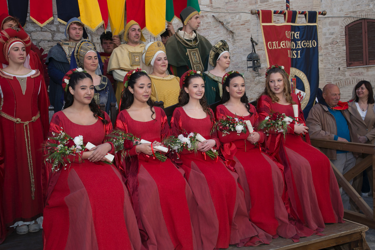 Calendimaggio di Assisi, svelate le Madonne Primavera: al via la Festa (foto+video) 35 Calendimaggio di Assisi, svelate le Madonne Primavera: al via la Festa (foto+video) 34
