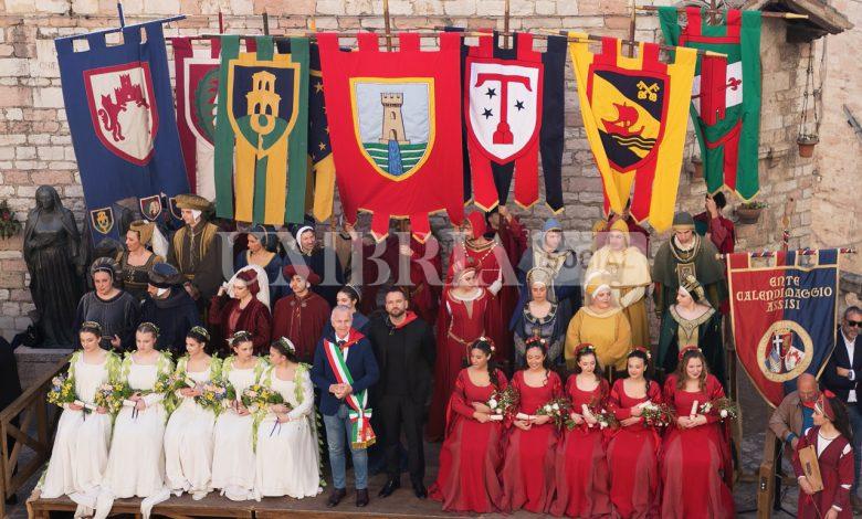 Calendimaggio di Assisi, svelate le Madonne Primavera: al via la Festa (foto+video) 2 Calendimaggio di Assisi, svelate le Madonne Primavera: al via la Festa (foto+video) 1
