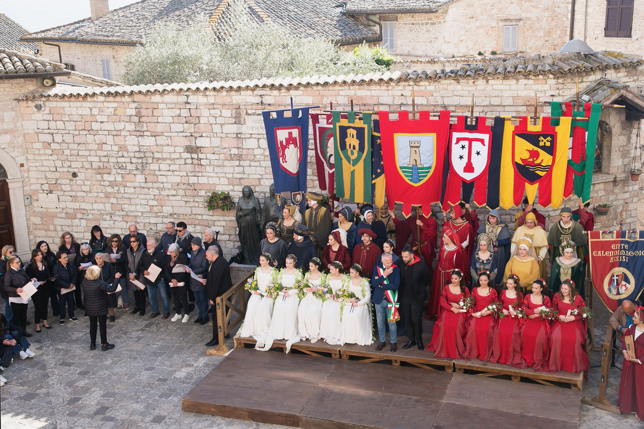 Calendimaggio di Assisi, svelate le Madonne Primavera: al via la Festa (foto+video) 39 Calendimaggio di Assisi, svelate le Madonne Primavera: al via la Festa (foto+video) 38
