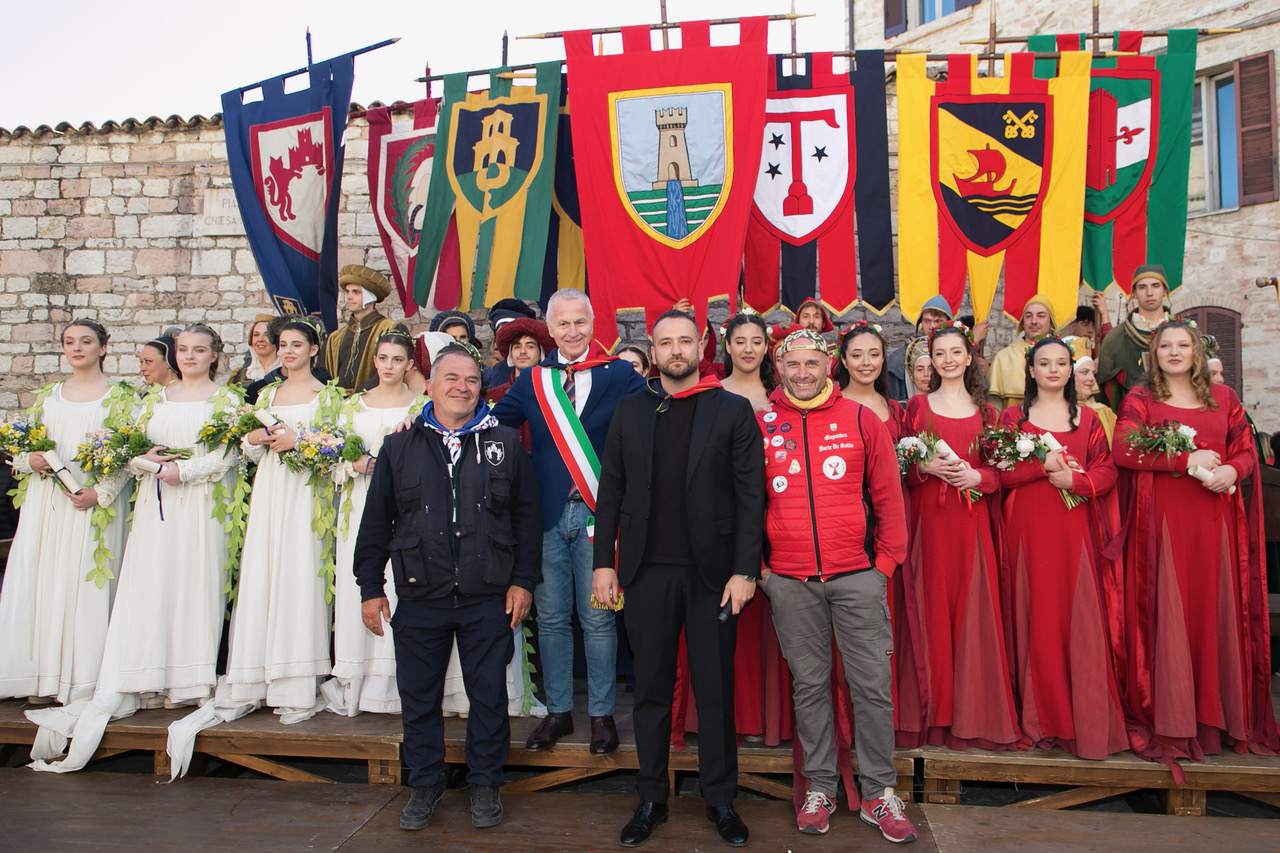 Calendimaggio di Assisi, svelate le Madonne Primavera: al via la Festa (foto+video) 49 Calendimaggio di Assisi, svelate le Madonne Primavera: al via la Festa (foto+video) 48