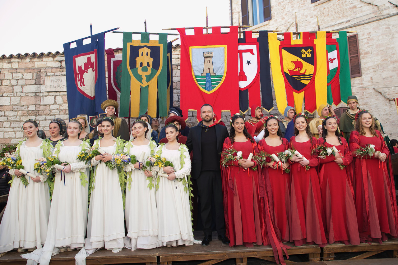 Calendimaggio di Assisi, svelate le Madonne Primavera: al via la Festa (foto+video) 51 Calendimaggio di Assisi, svelate le Madonne Primavera: al via la Festa (foto+video) 50