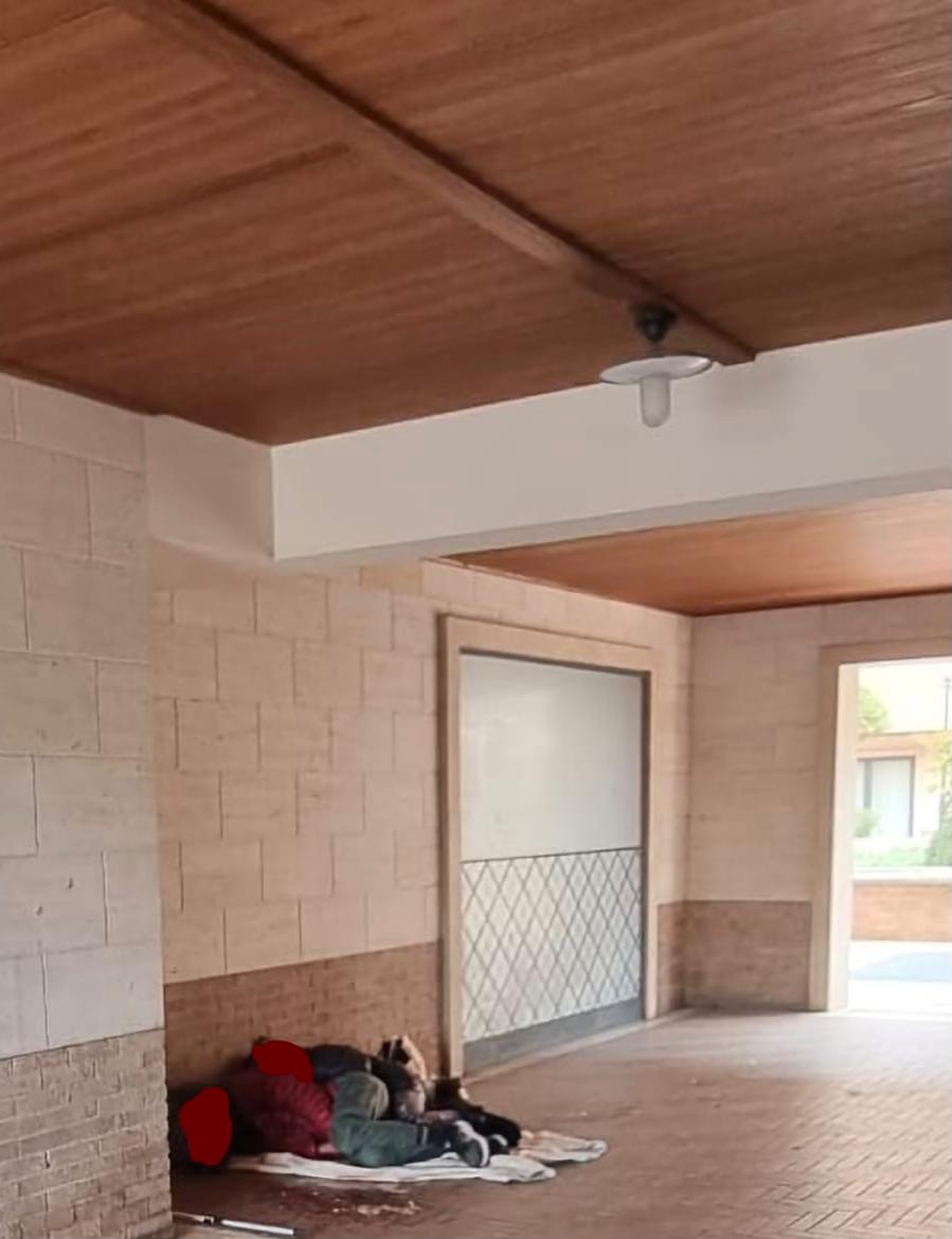 Disagio urbano in Umbria, cresce l’allarme nelle aree ferroviarie: il caso di Santa Maria degli Angeli (foto) 16 Disagio urbano in Umbria, cresce l’allarme nelle aree ferroviarie: il caso di Santa Maria degli Angeli (foto) 15