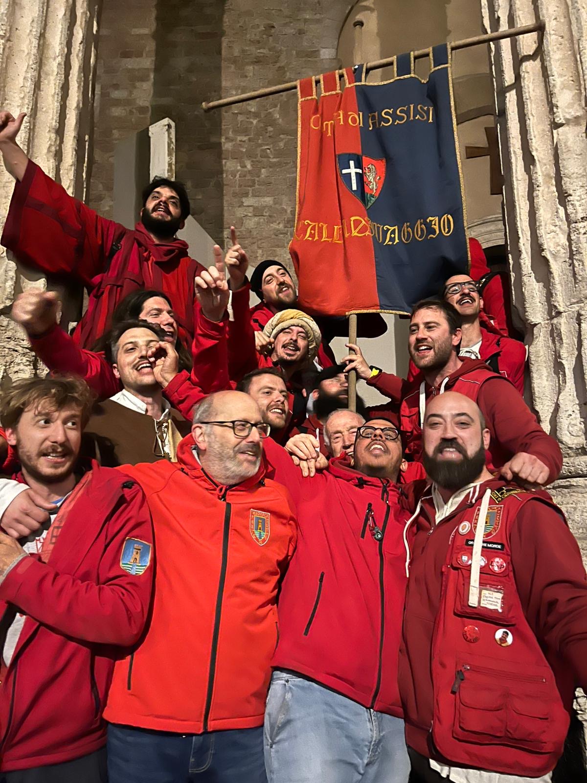 Calendimaggio di Assisi, tripudio rosso: il Palio resta alla Magnifica Parte de Sotto (foto) 60 Calendimaggio di Assisi, tripudio rosso: il Palio resta alla Magnifica Parte de Sotto (foto) 59